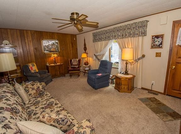 3rd image of 28915 Frank Ct