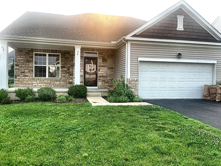 2187 Derby Dr — Photo 2