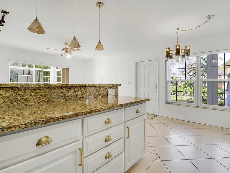 964 NW Spruce Ridge Dr #D1 — Photo 7