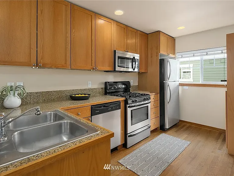 116 N 104th St #B — Photo 7