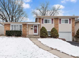 729 Magnolia Cir, Lombard, IL 60148