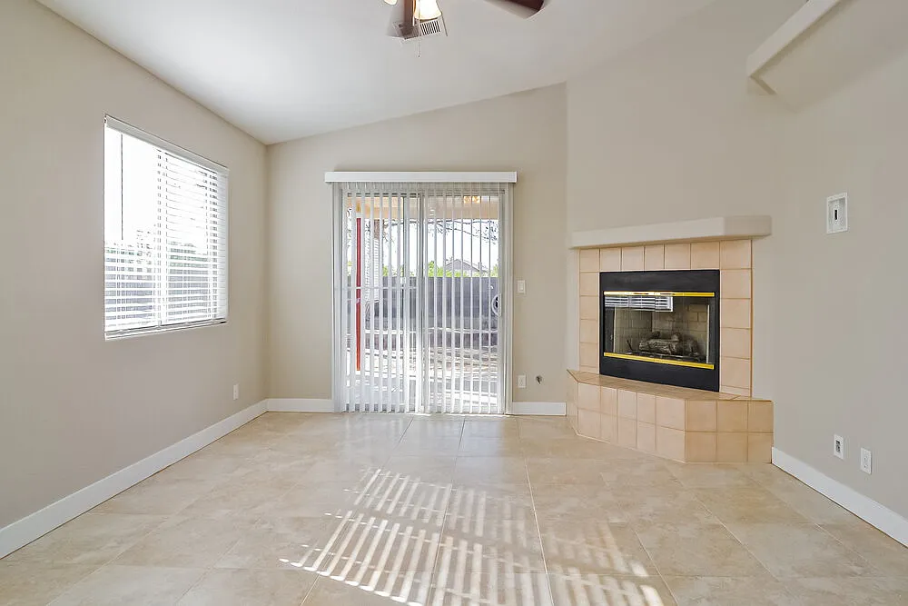 3 bed, 2.0 bath, 1507 sqft, $2,210 — Photo 4