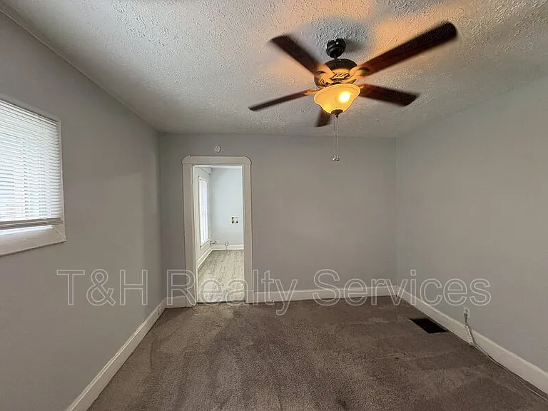 100 N Muessing St — Photo 5