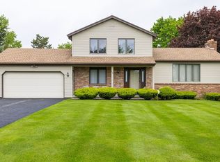 234 Applegrove Dr, Rochester, NY 14612