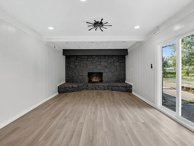 2214 Windsong Trl — Photo 9