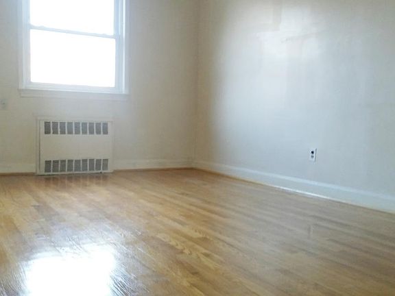 5th image of 1376 Mace Ave