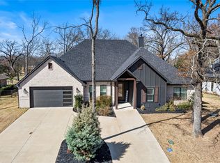 203 Colonial Dr, Gun Barrel City, TX 75156