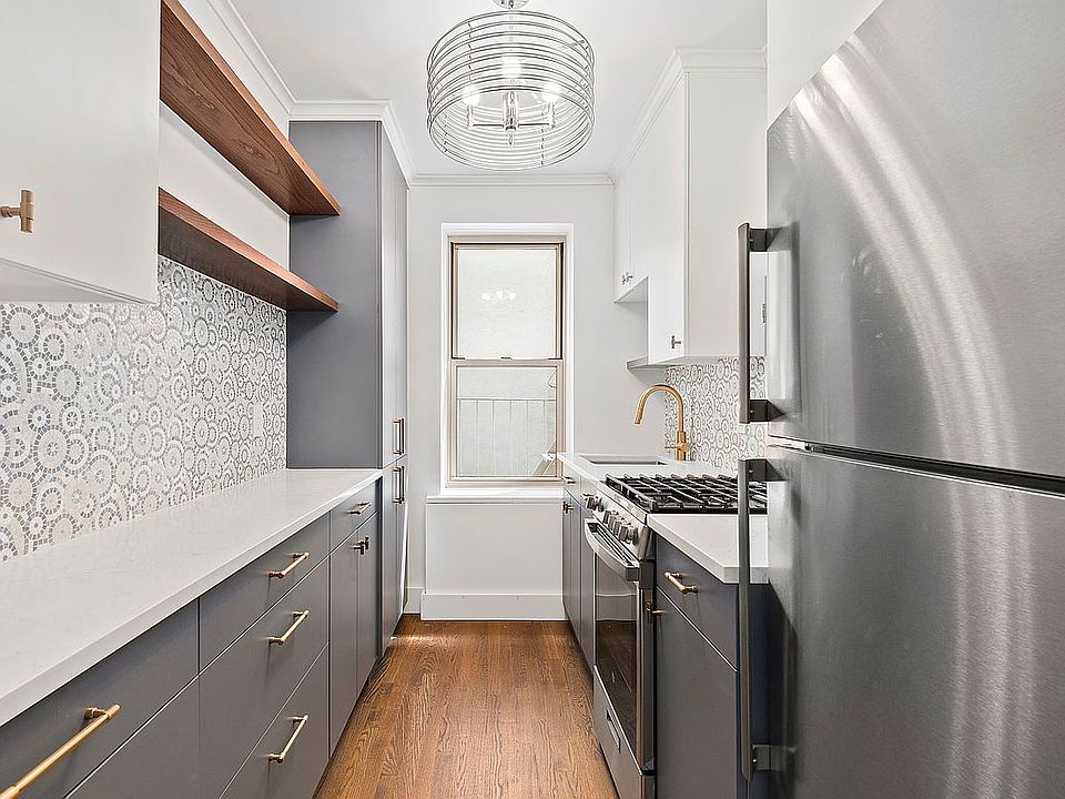 1st image of 75 Bank St APT 4C