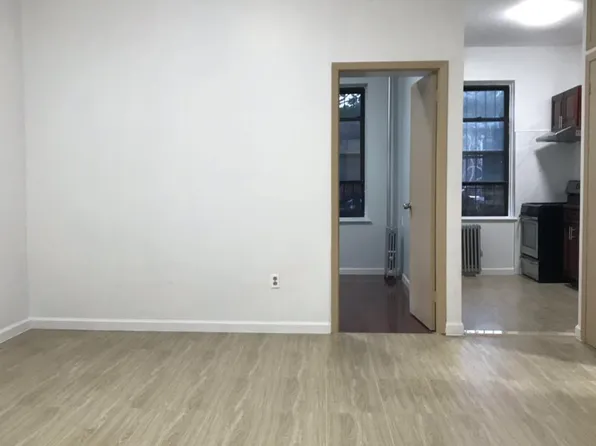(undisclosed Address), Woodhaven, NY 11421