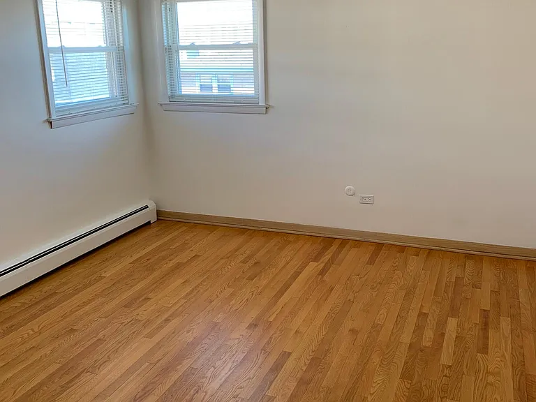 8546 W Winnemac Ave — Photo 3