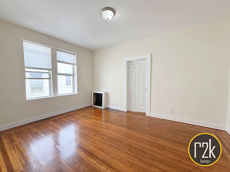 20-75 38th St #4D — Photo 9