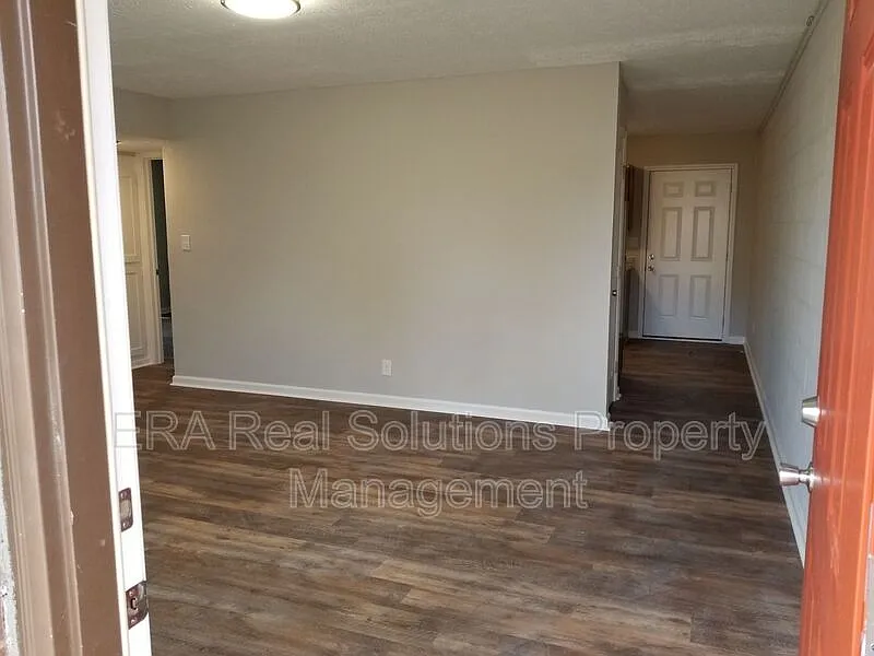 2 bed, 1.0 bath, 826 sqft, $1,000 — Photo 2