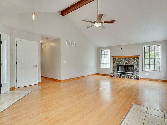 3rd image of 336 Greenwich Dr