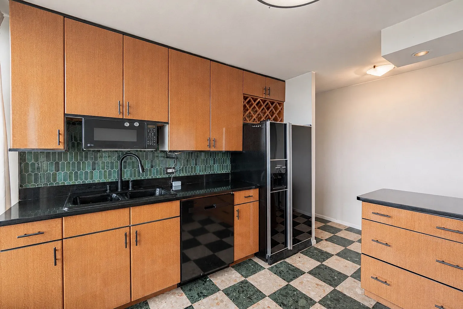 2 bed, 1200 sqft, $4,800 — Photo 4