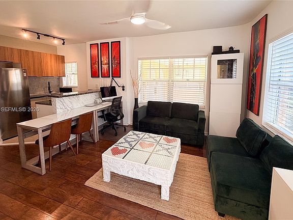 2nd image of 1255 Pennsylvania Ave #117