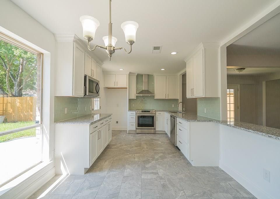 1st image of 2413 Bengal Ln