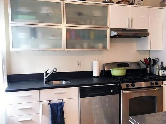 3rd image of 62 Sussex St #2