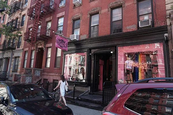 Rented by Renetta Real Estate | media 45