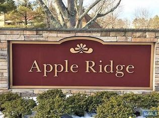 23 Macoun Dr, Mahwah, NJ 07430