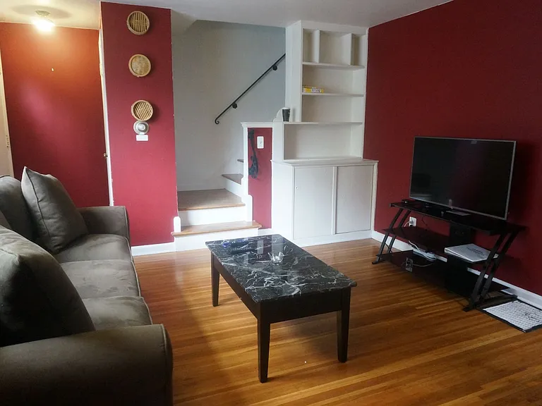 187 Edgemont Rd #R2 — Photo 3