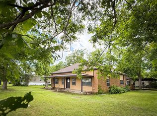 102 Besch Wilburn Ln, Glidden, TX 78943