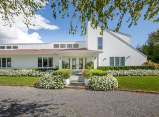 24 Potato Barn Rd, Water Mill, NY 11976