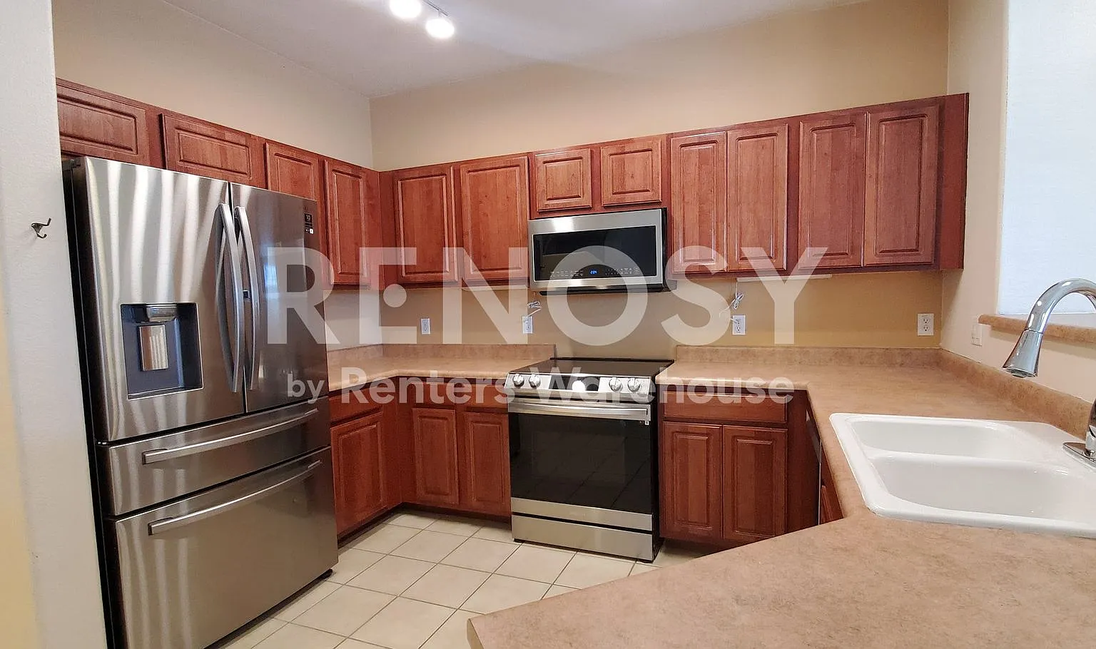 Your Fabulous New Home in North Central Phoenix! 3b 2.5ba — Photo 3