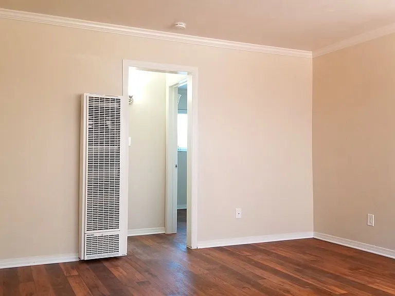 4418 Bond St — Photo 11