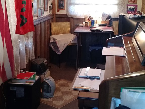 Front porch/brkfst nook