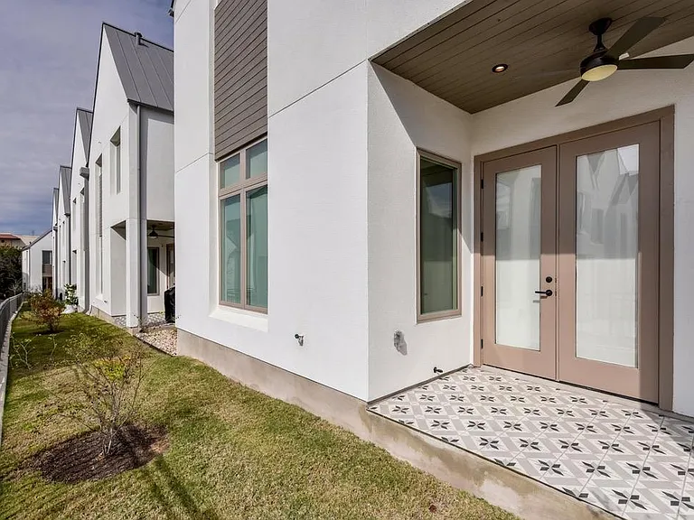 3301 Cantwell Ln — Photo 24