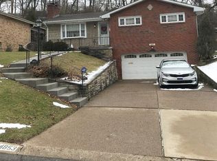 4853 Oakridge Dr, Pittsburgh, PA 15227