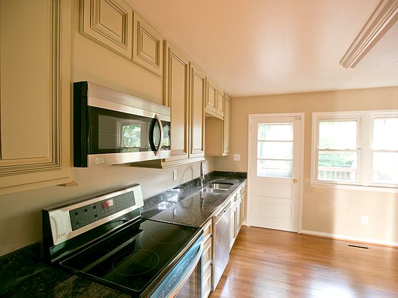 5th image of 4310 Selkirk Dr
