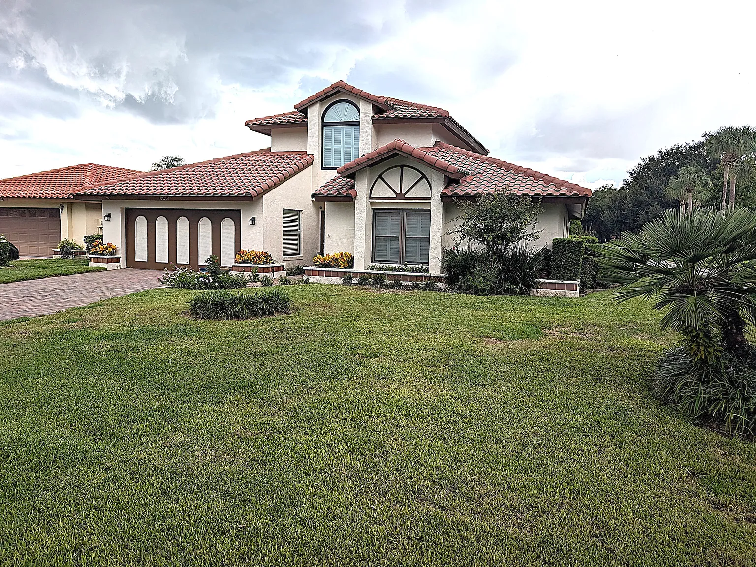 3 bed, 2.5 bath, 2413 sqft, $3,700 — Photo 2