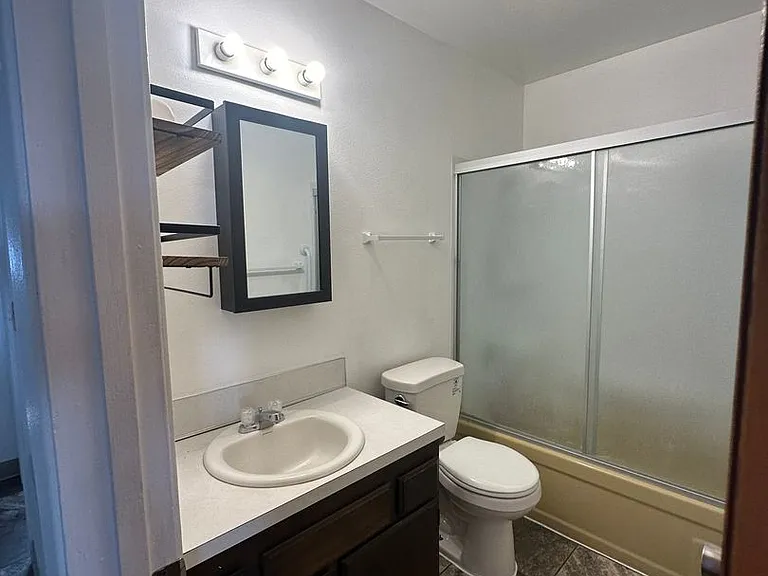 1119 N Alameda Ave — Photo 13