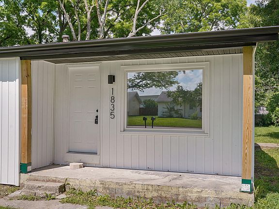 4th image of 1835 N Old Orchard Avenue