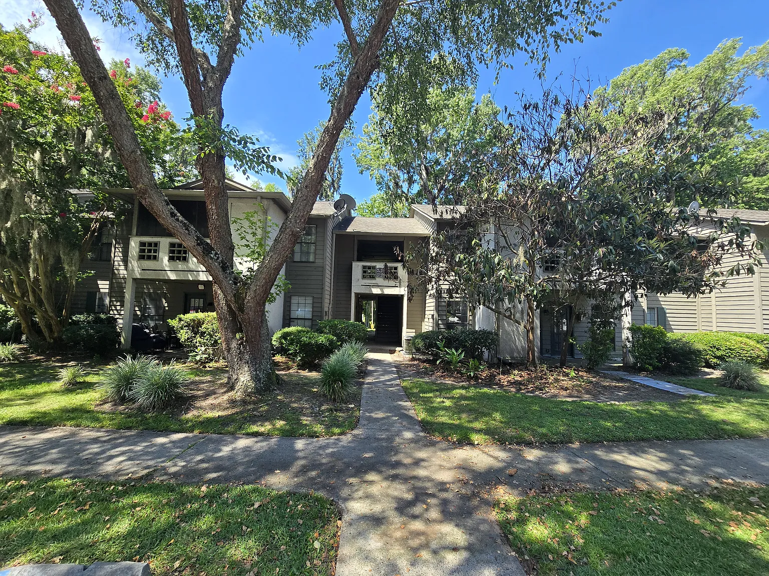 2 bed, 1030 sqft, $1,750 — Photo 3
