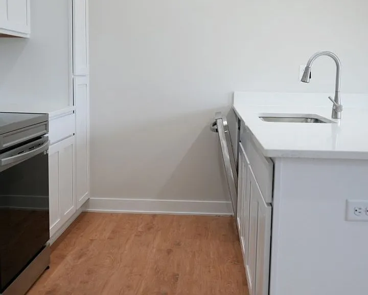 690 SE Mesa Dr — Photo 10