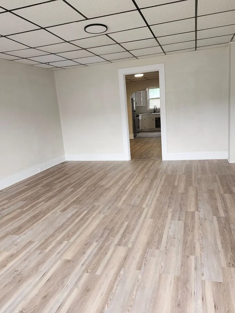 Comfortable 2BR Home in McKees Rocks, Section 8 Considered!! — Photo 2