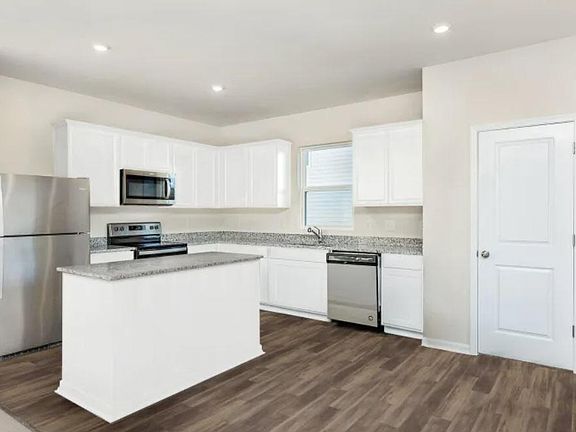 4th image of 255 Shadybrook Dr