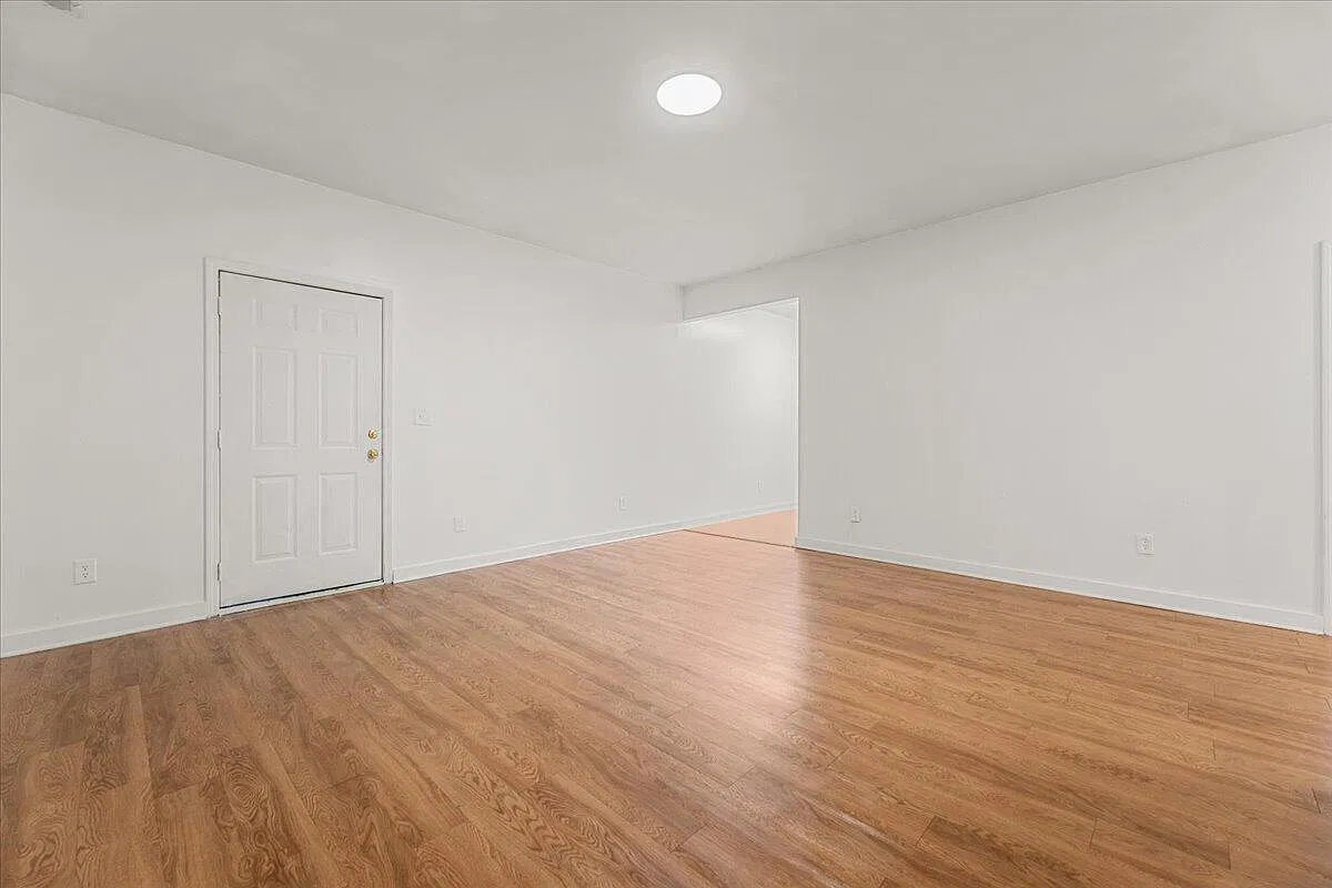 3 bed, 1.0 bath, 1000 sqft, $1,695 — Photo 3