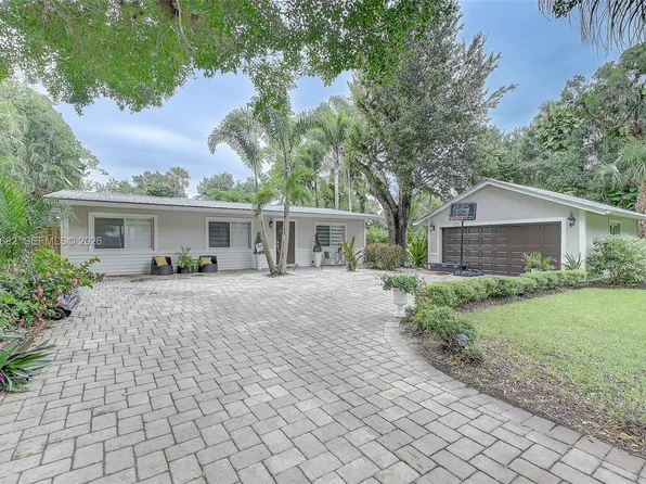 369 Caloosa Dr, Labelle, FL 33935