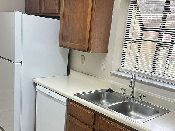 4th image of 6941 SW 45th Ave