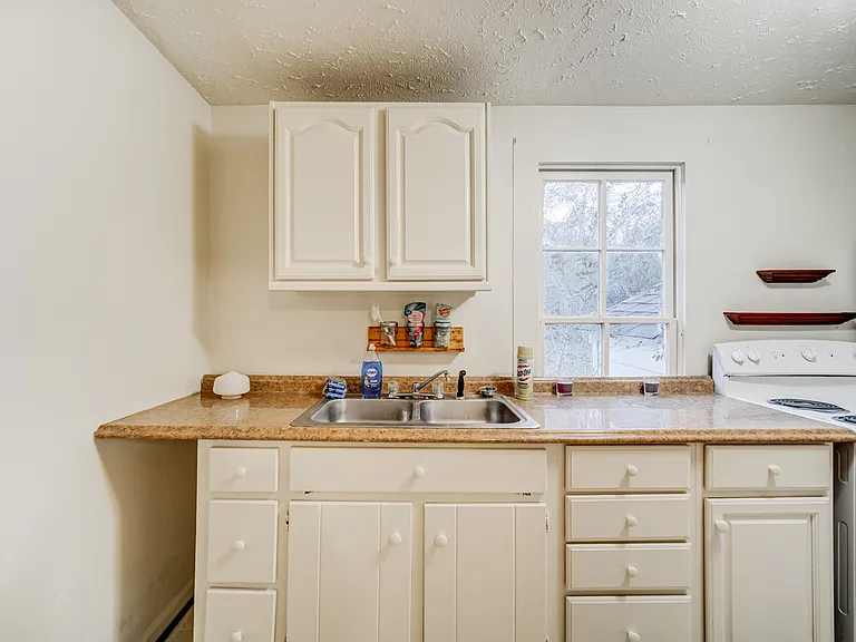 1290 Reavis Mountain Rd — Photo 4