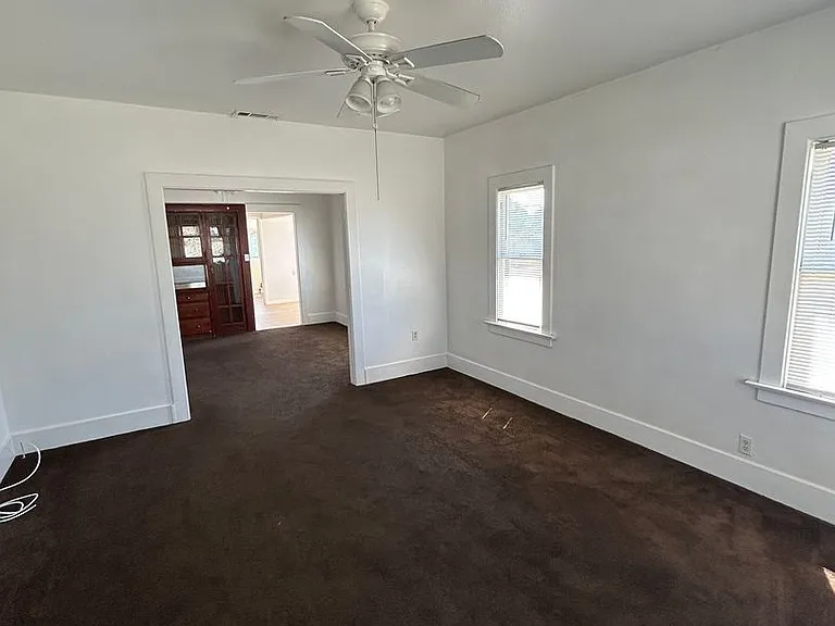 410 E B St — Photo 7