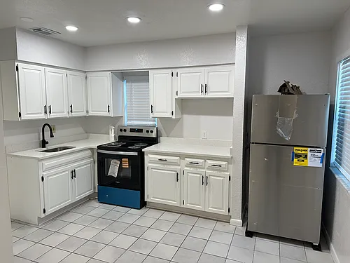 801 1/2 E Adalee St Photo 1