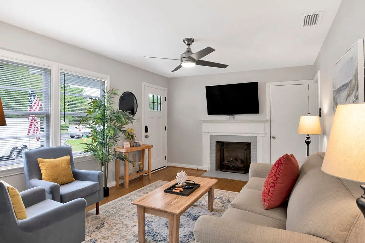 4 bed, 2.0 bath, 1496 sqft, $4,884 — Photo 4