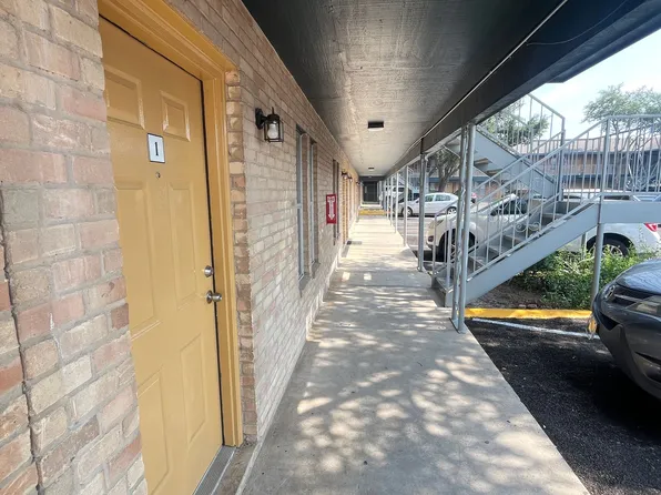 Town Oaks Apartments