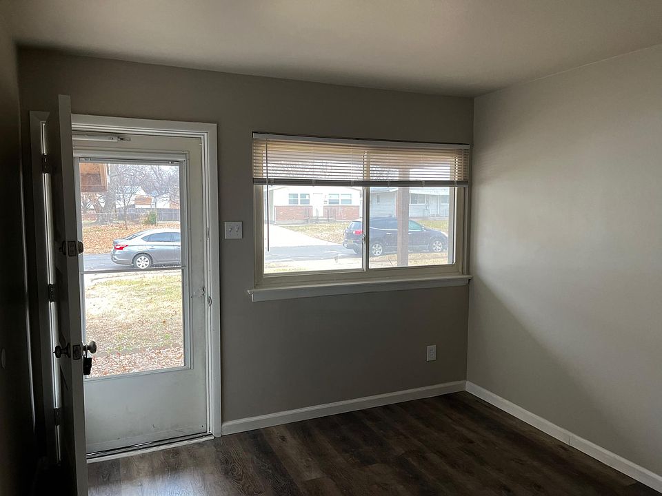 Living Room/Front door