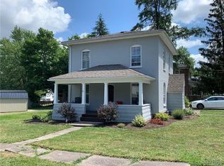 17 Mechanic St, Middleport, NY 14105