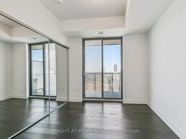 11 Wellesley St W #5408 — Photo 22